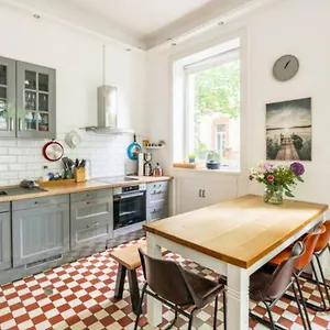 Großzügige Altbauwohnung In Bestlage Hamburg